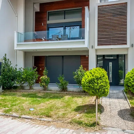 Aleksia Seaside Deluxe Apartment