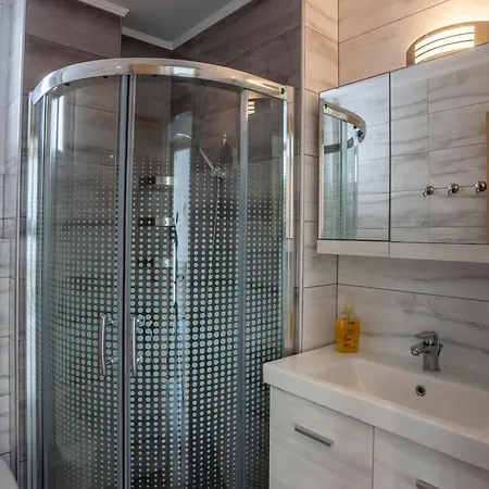 Aleksia Seaside Deluxe Apartment *