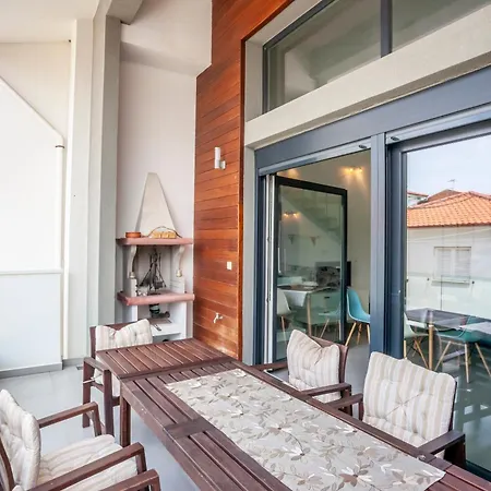 Aleksia Seaside Deluxe Apartment *