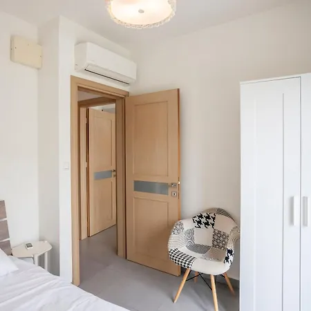 Aleksia Seaside Deluxe Apartment *
